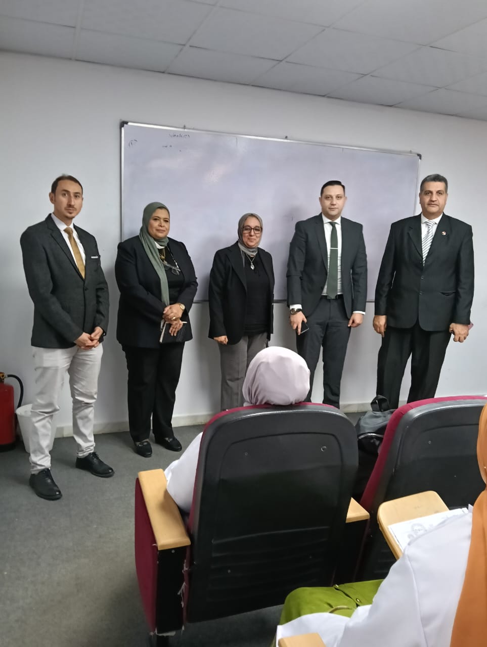 وزير القوى العامله 